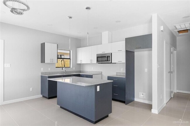 Building Photo - 15 Summerland Ln