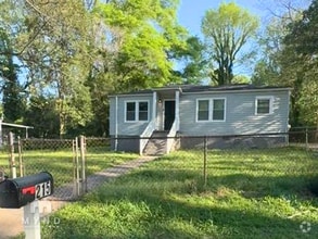 Building Photo - 215 Moreland Way