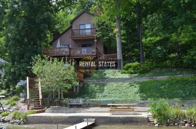 Building Photo - 3 bedroom in Brooklyn MI 49230