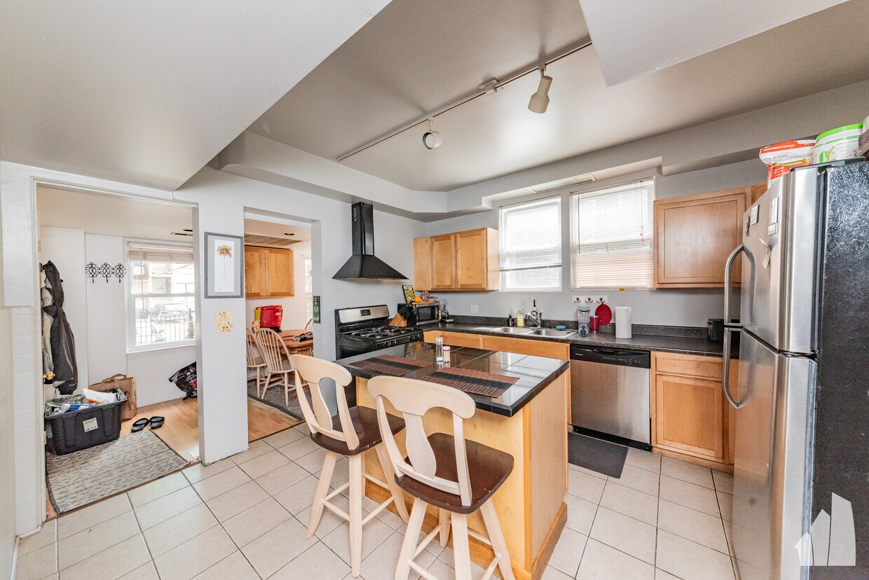 Foto principal - 1456 W Irving Park Rd