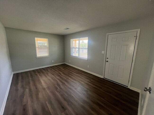 Foto del edificio - 605 Blaine Dr SW