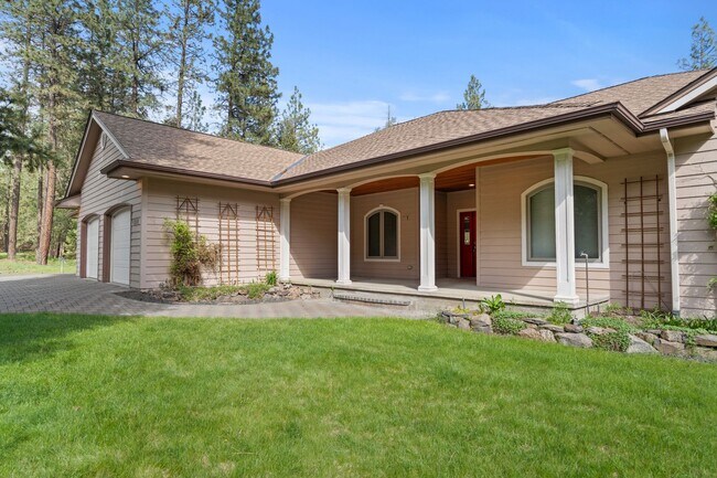 Foto del edificio - 6 Bed 4 Bath Daylight Rancher on Acreage in Mead School District.  Absolutely Gorgeous