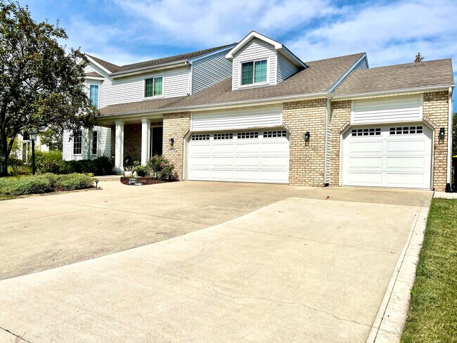 Building Photo - 10526 Willow Creek Dr