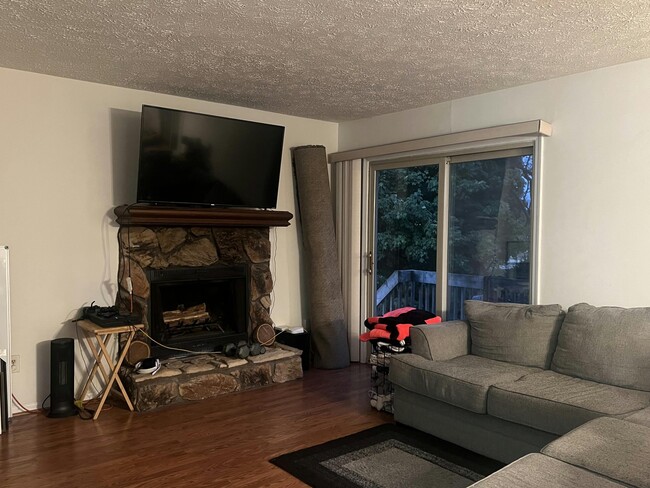Building Photo - 907 Registry Dr