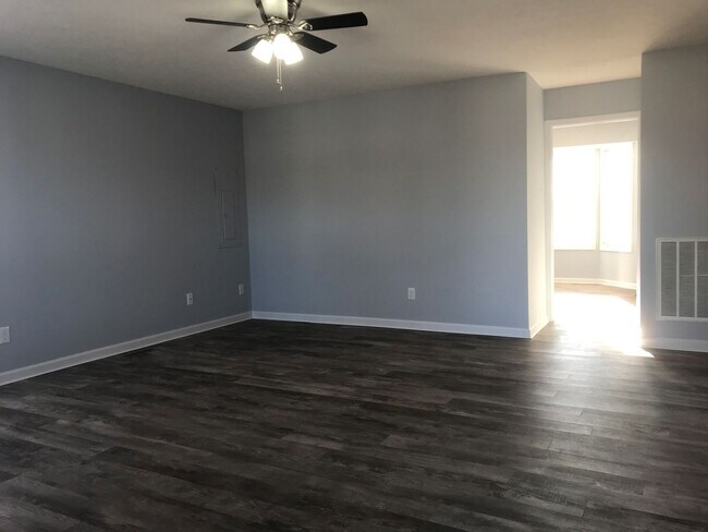 Building Photo - 3 Bed 2 Bath, Newly Renovated, Beautiful B...