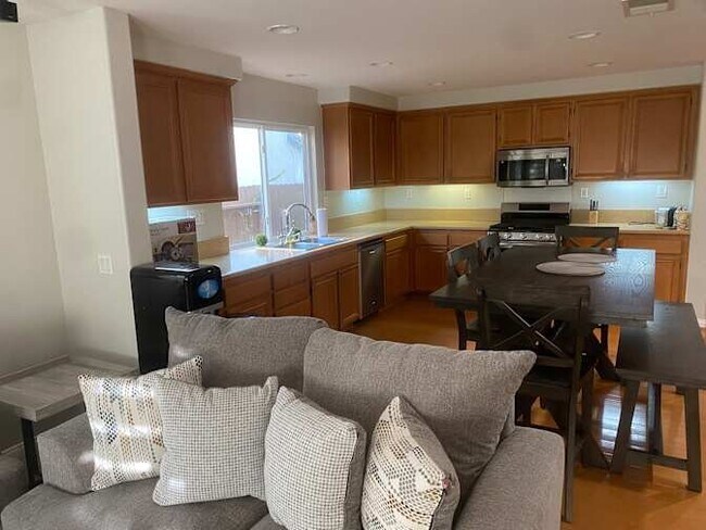 Foto del edificio - 5368 Topsail Dr