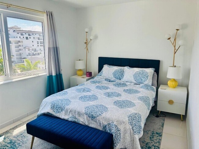 Foto del edificio - 720 Bayshore Dr