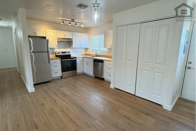 Foto del edificio - 1455 E Taylor St