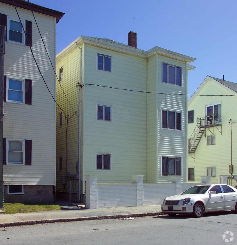 Building Photo - 142 Tuttle St