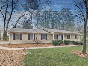 Building Photo - 3913 Plantation Dr