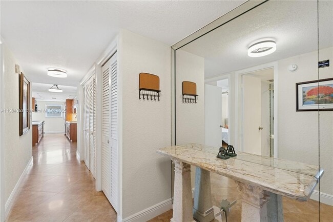 Building Photo - 1160 Hillsboro Mile Unit 901