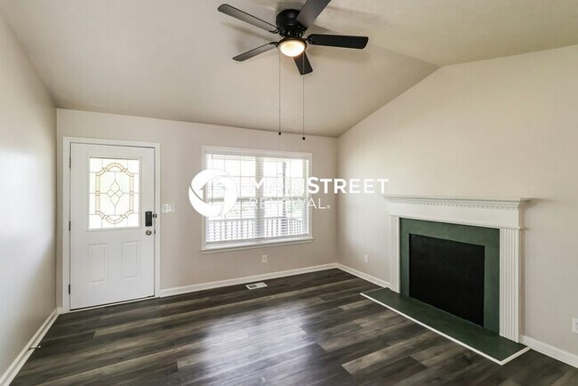 Foto del edificio - 3 Bedroom Pet-Friendly Home in LOUISVILLE,...