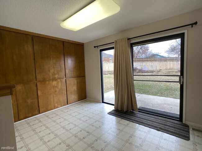 Building Photo - 4 br, 2 bath House - 810 Scenic Court