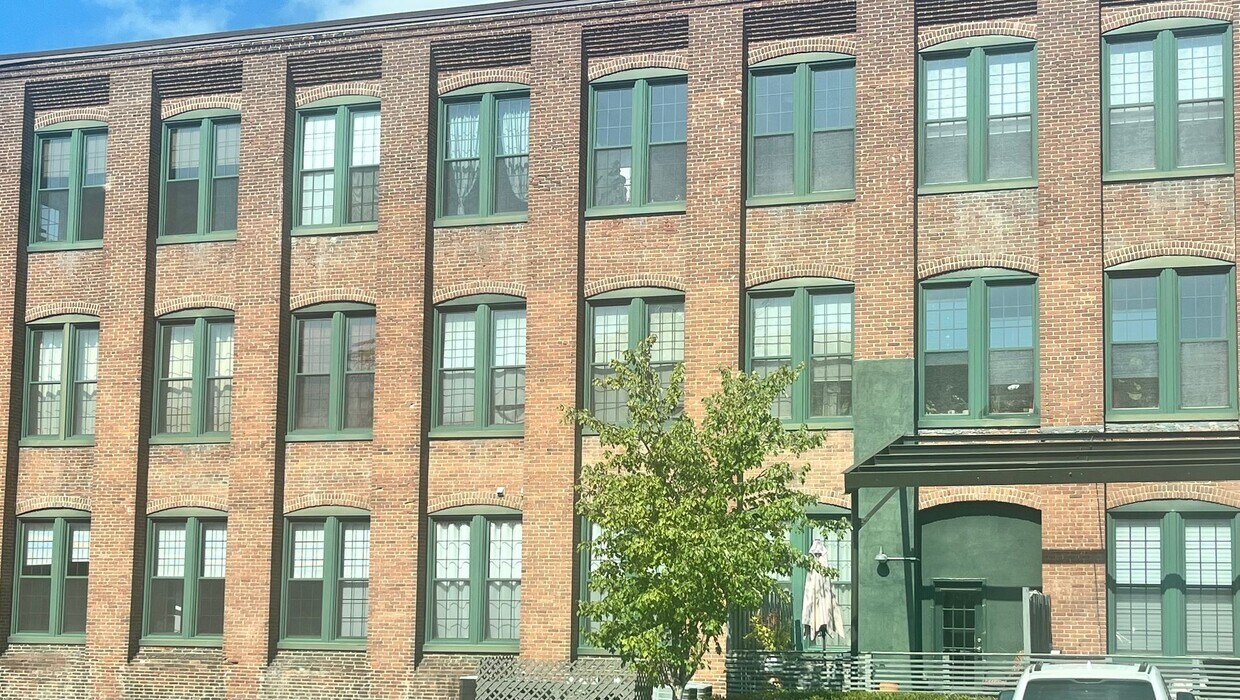 Beautiful end unit 2 bed, 2 bath in downto... Apartment for Rent in