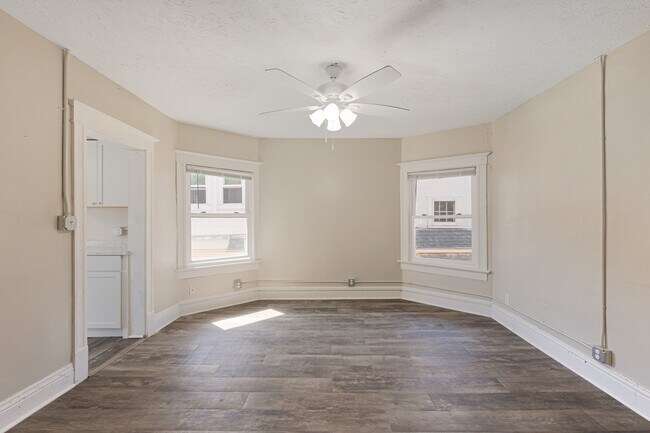 Building Photo - 117 S 38th St