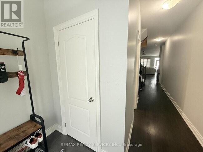 Building Photo - 29 Lady Evelyn Cres