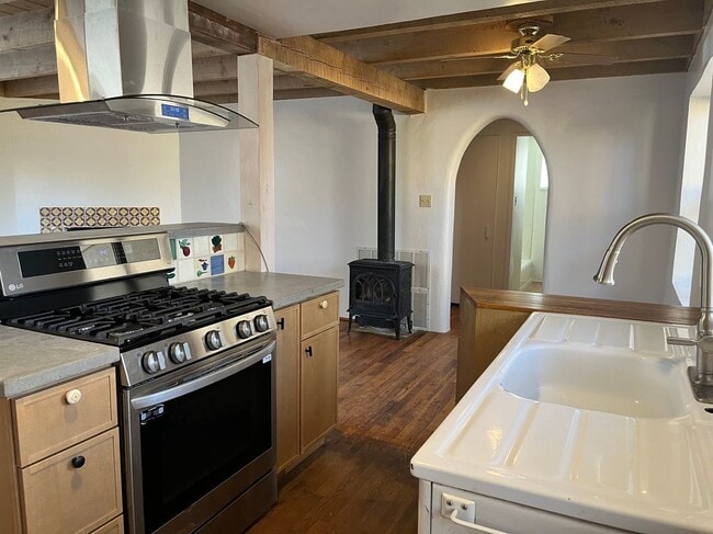 Building Photo - 410 Liebert St