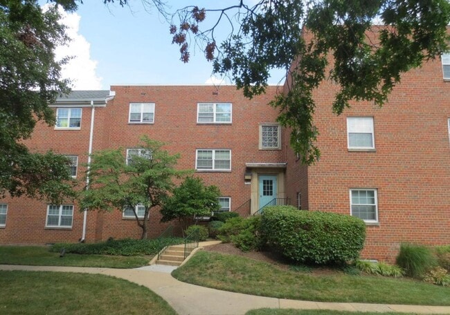 Building Photo - 5314 8th Rd S