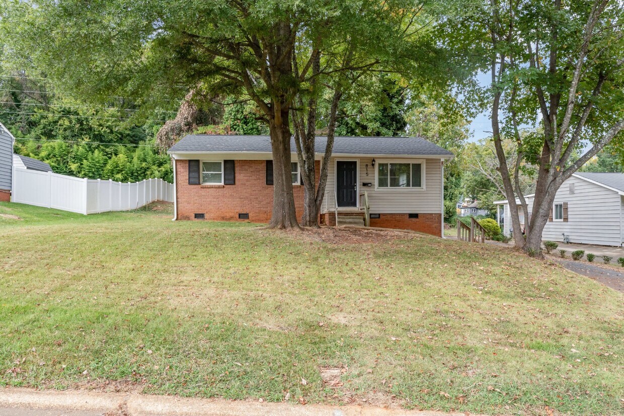Foto principal - 815 Norwood Dr