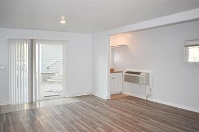 Building Photo - 1340 Orchard Ave