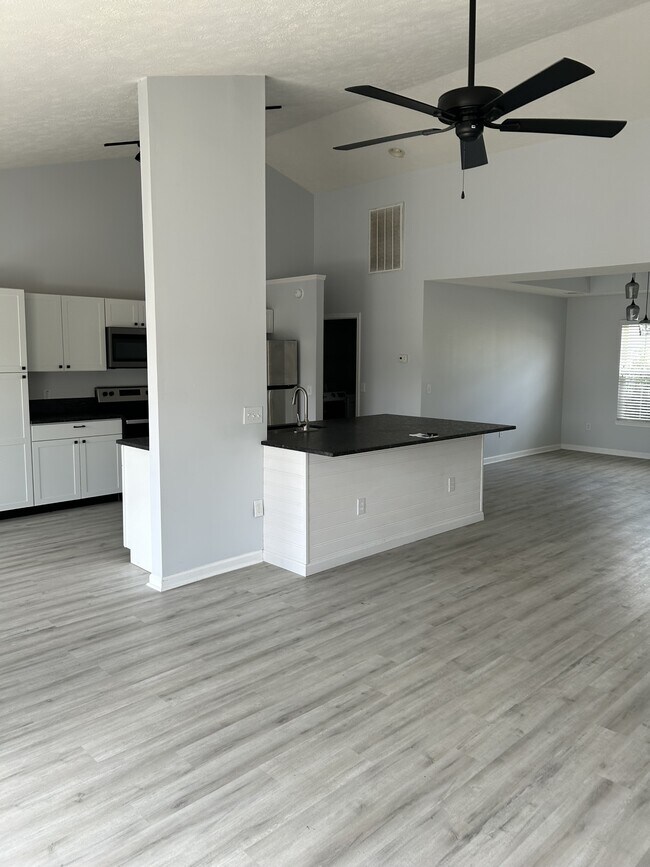 Foto del edificio - 4328 Heartwood Ln