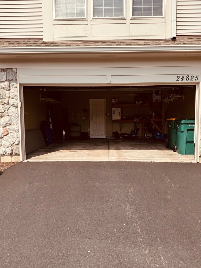 Building Photo - 24825 Gates Ct