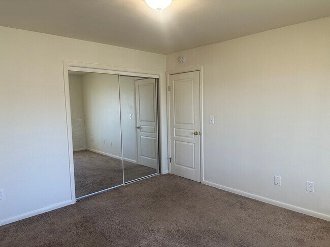 Foto del edificio - 7891 York St