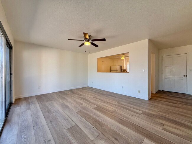 Building Photo - 3 bedroom house in Santee with Large yard,...