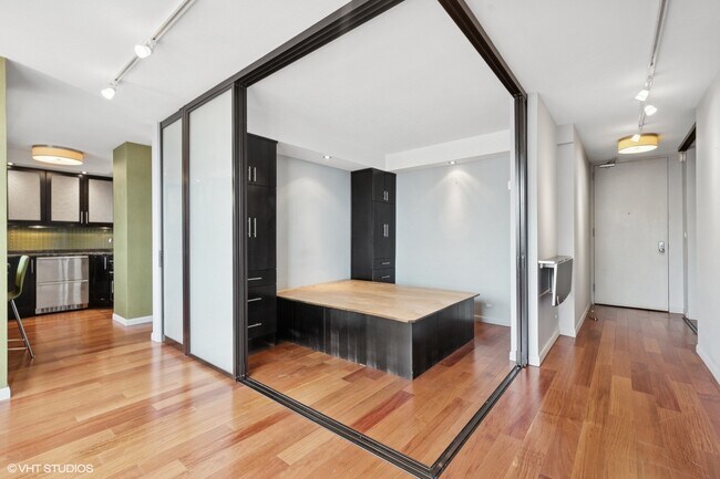 Foto del edificio - 5701 N Sheridan Rd