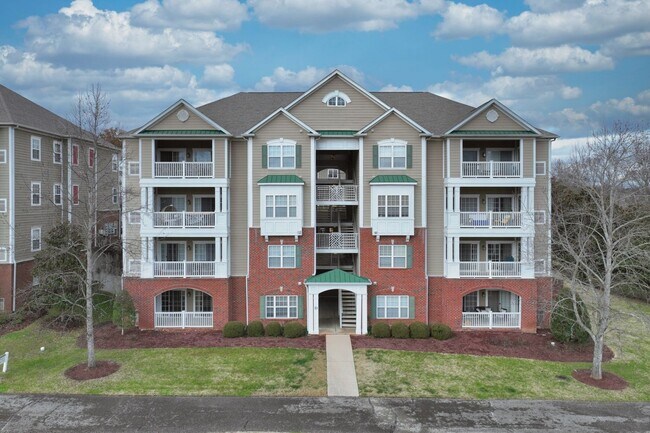Building Photo - **PRISTINE GARDEN-LEVEL CONDO ON THE FIRST LEVEL NEAR PAVILION AND COMMUNITY GREEN SPACE**