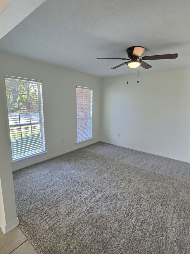 Building Photo - 4-Bedroom Home in North Bay School District