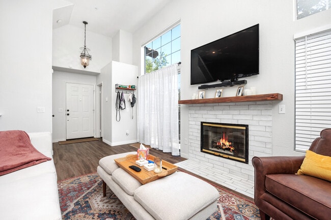 Foto del edificio - 10330 Wateridge Cir