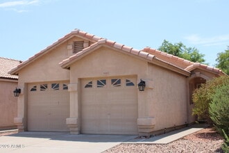 Building Photo - 603 W McRae Dr
