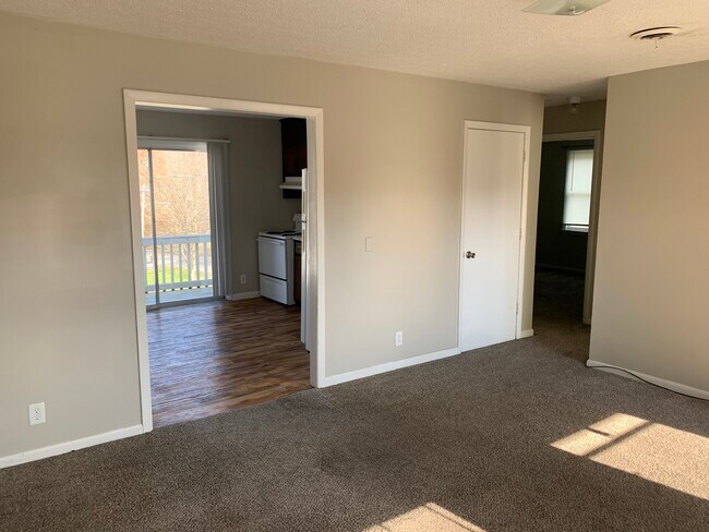 Foto del edificio - 105 Hill Rd