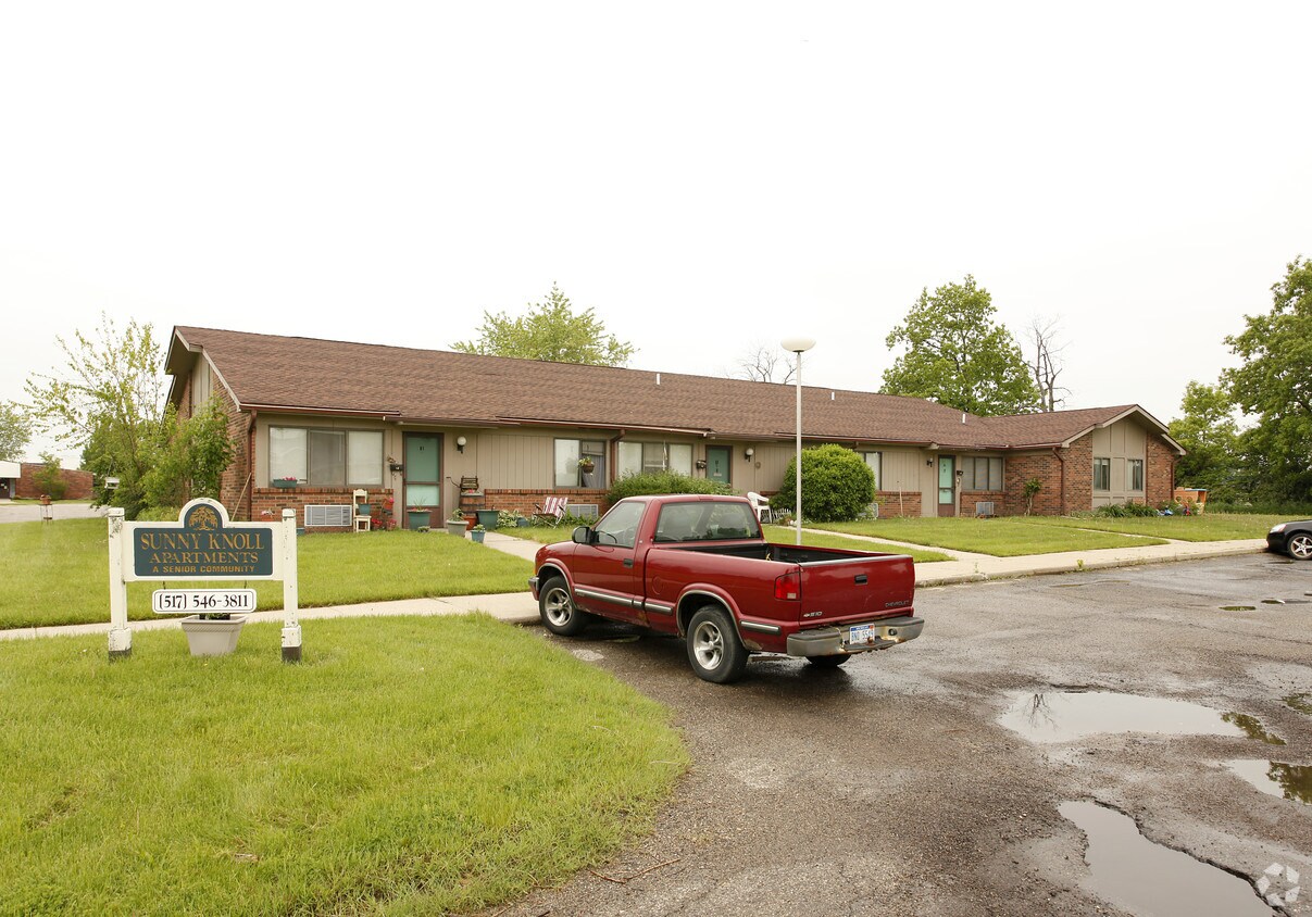Sunny Knoll Apartments Apartments in Howell, MI