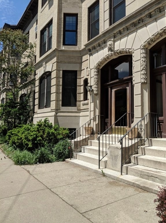 Building Photo - 93 Marion St