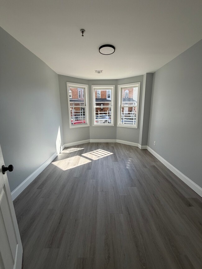 Building Photo - 96 Eaton Pl