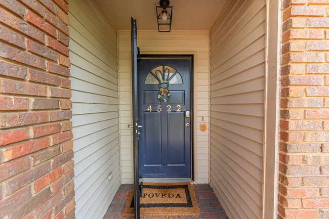 Foto del edificio - 4522 Parkwood Ln