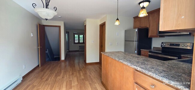 Foto del edificio - Bright & Spacious 2BR Townhome w/ Finished Basement, Deck & Parking