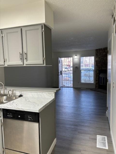 Building Photo - Spacious & Practical living, Available now!