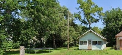 Building Photo - 208 Osborne St