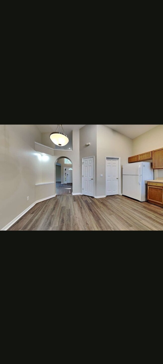 Photo - 6805 Waterton Dr House