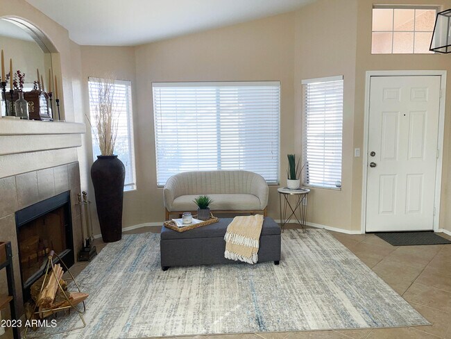 Foto del edificio - 1077 W Olive Ave