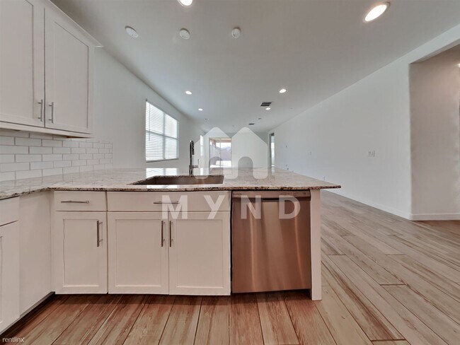 Building Photo - 5 br, 3 bath House - 19353 W Elm St