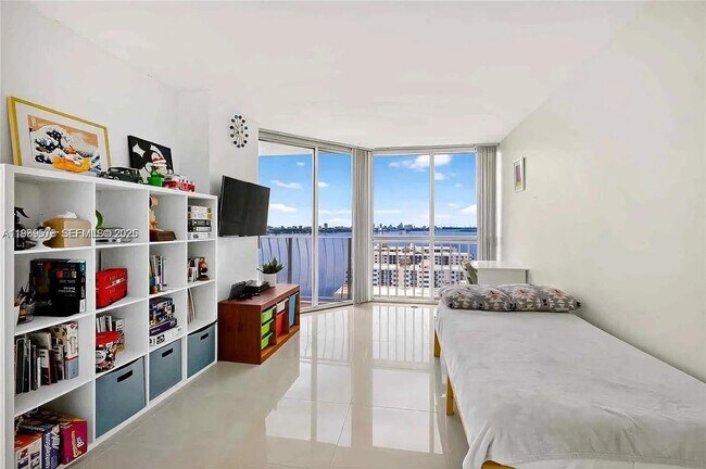 Foto del edificio - 7601 E Treasure Dr