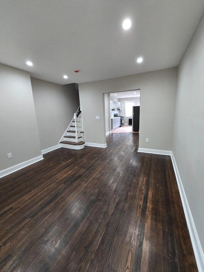 Building Photo - 2219 Bonaffon St