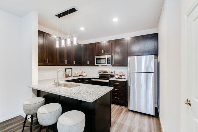 Building Photo - 1439 Pk W Ct