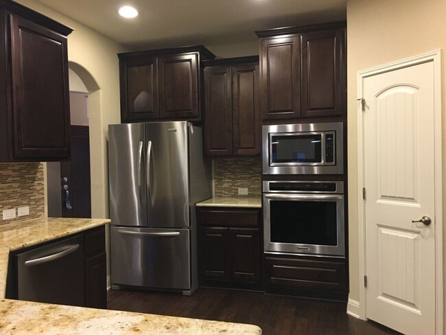 Foto del edificio - GORGEOUS LARGE 1 STORY IN WHITESTONE OAKS