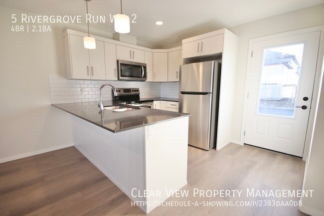 Photo du bâtiment - Beautiful 4 bedroom, 2.5 bathrooms condo i...