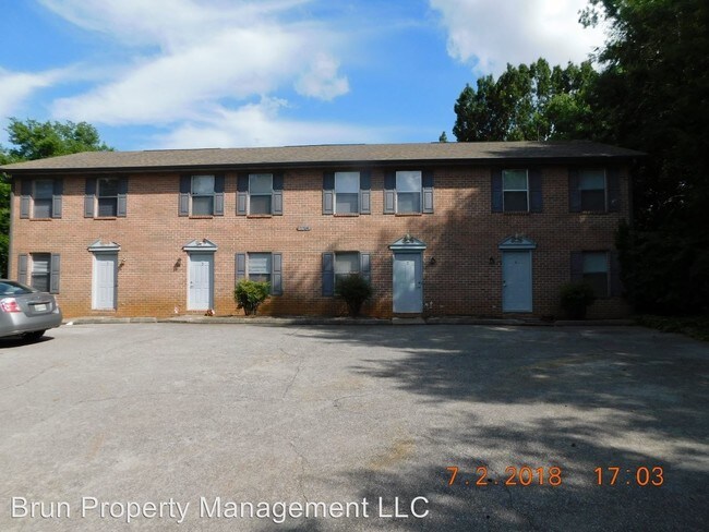 Building Photo - 1104 Cedar Ln